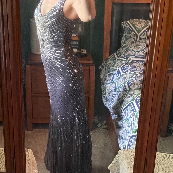 Aidan Mattox size 4 sequin beaded gown - Picture 1 of 8